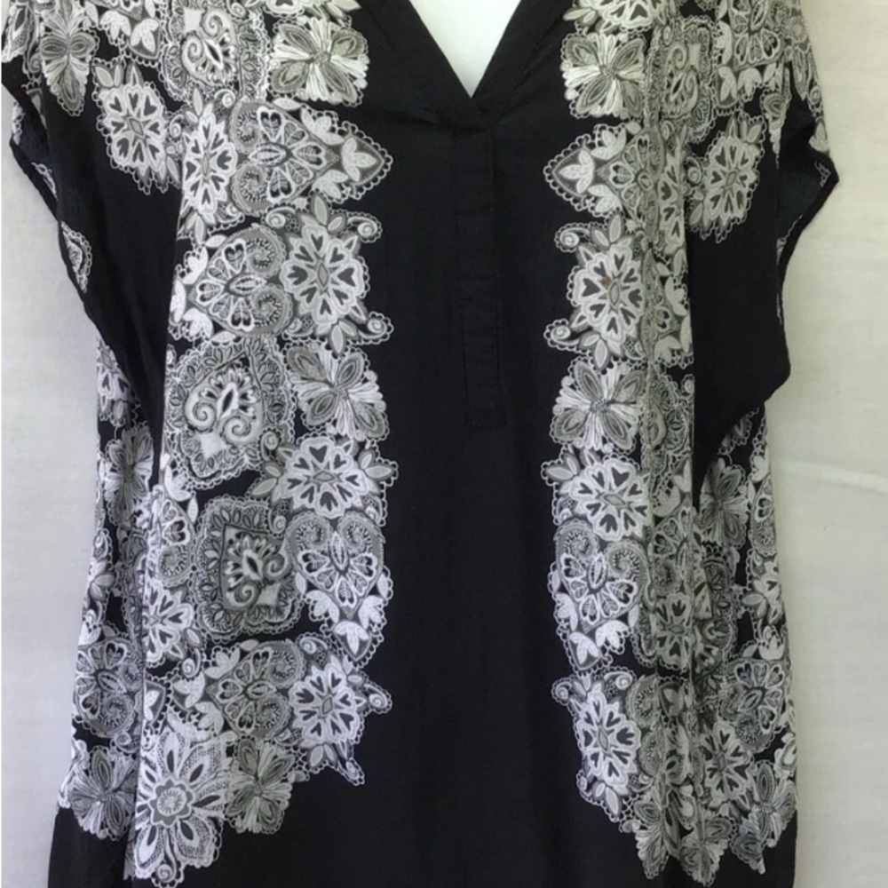 Covington Womens Tunic Black White Floral V Neck Cap Sleeve
Hi Lo Popover Tunic